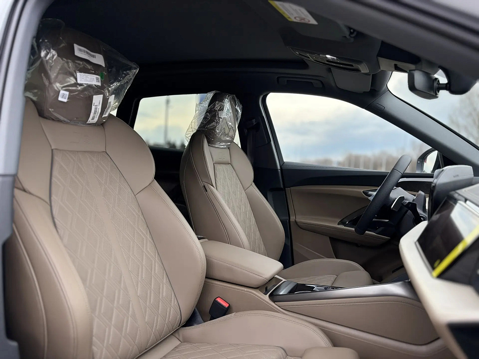Audi Q5 40 TFSI quattro Luxury Dynamic, зеленый