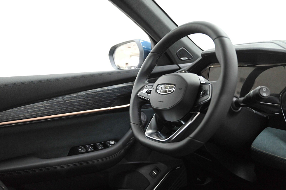 Geely Monjaro Flagship (2023-2025), синий