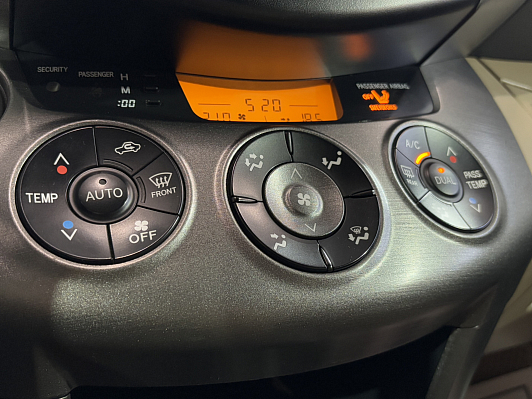 Toyota RAV4, 2012 года, пробег 170000 км