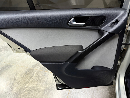Volkswagen Tiguan, 2011 года, пробег 214285 км