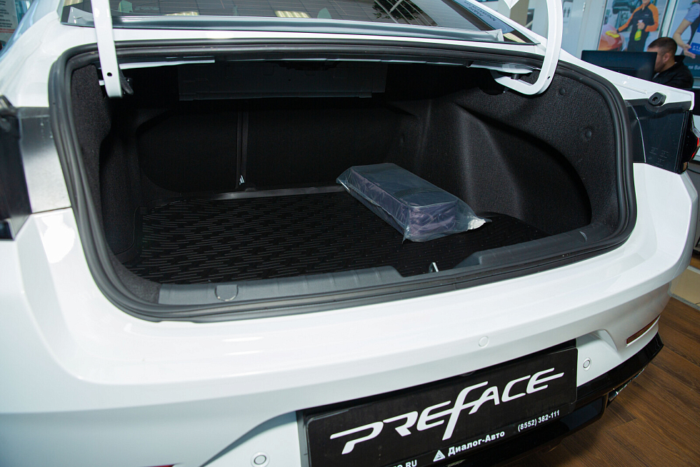 Geely Preface Люкс, белый
