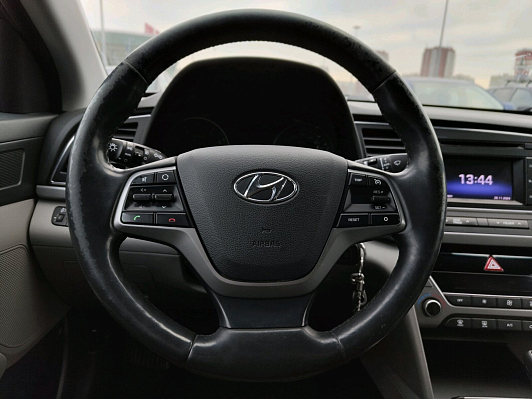 Hyundai Elantra Comfort + Style + High-Tech, 2018 года, пробег 223000 км