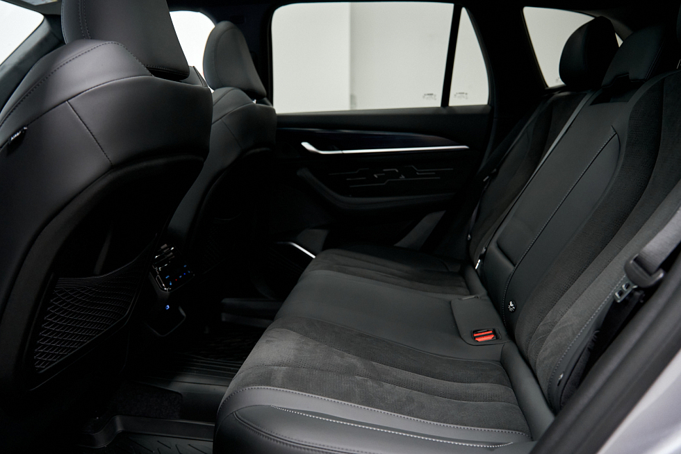 Geely Monjaro Flagship (2023-2025), серый