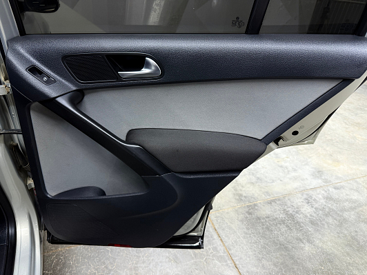 Volkswagen Tiguan, 2011 года, пробег 214285 км