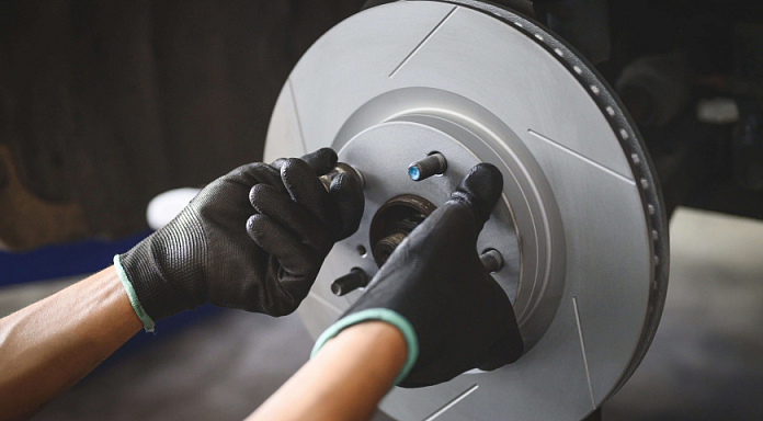 Замена передних тормозных колодок в автосервисе Диалог Авто